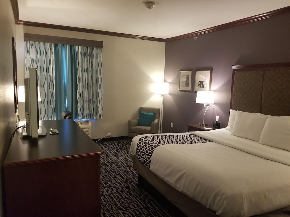 La Quinta By Wyndham Lindale Hotel Екстериор снимка