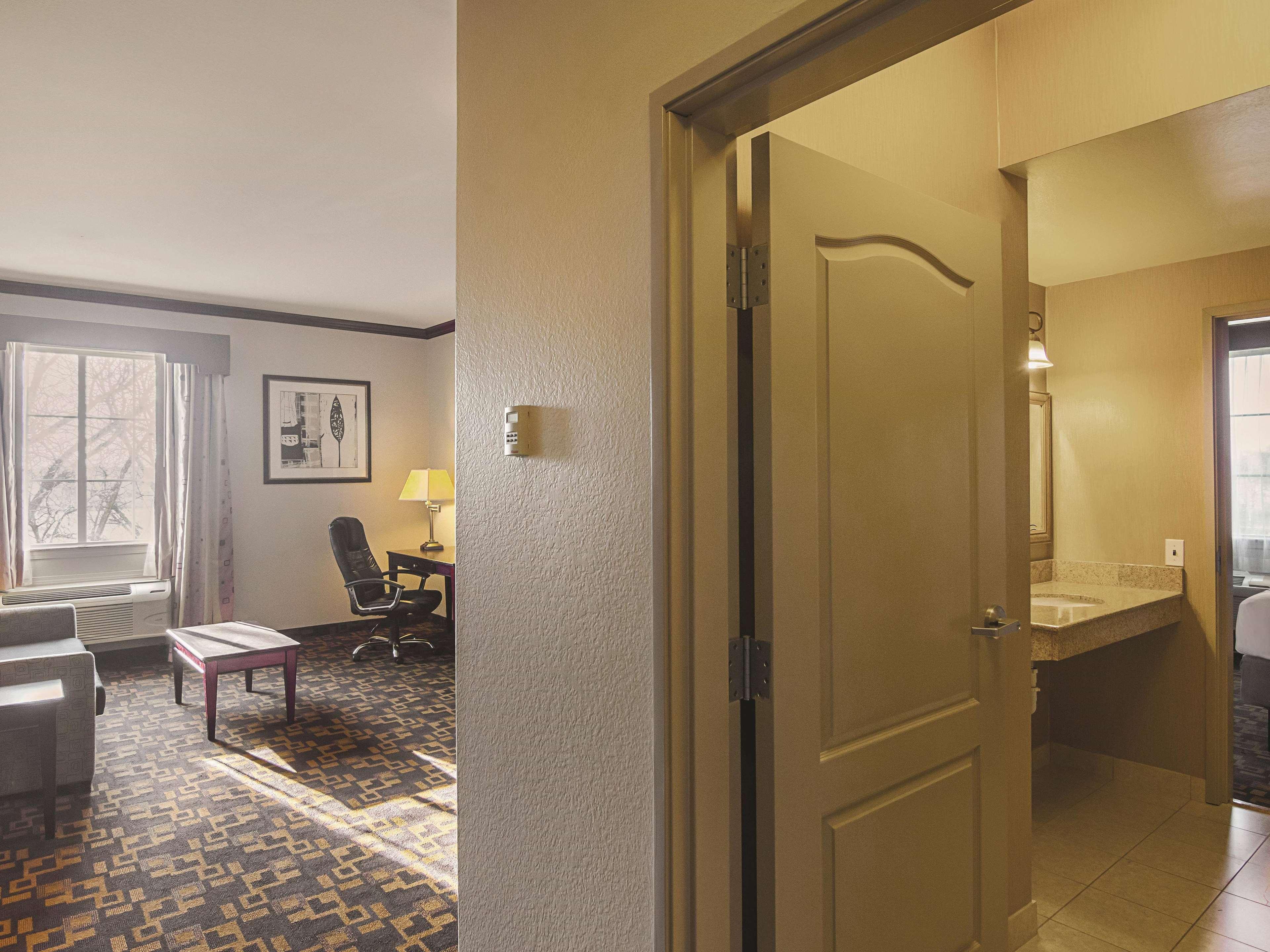 La Quinta By Wyndham Lindale Hotel Екстериор снимка