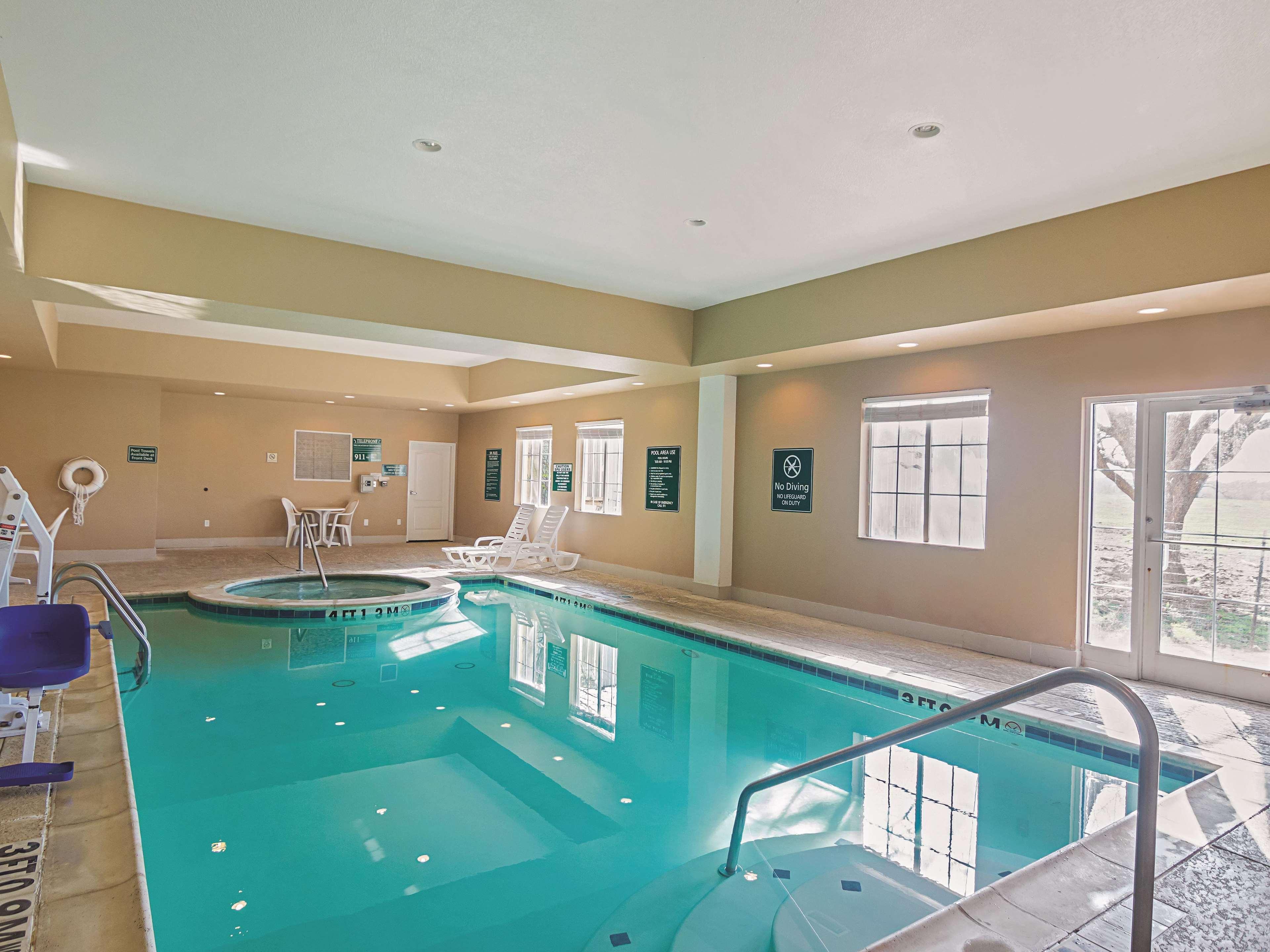 La Quinta By Wyndham Lindale Hotel Екстериор снимка
