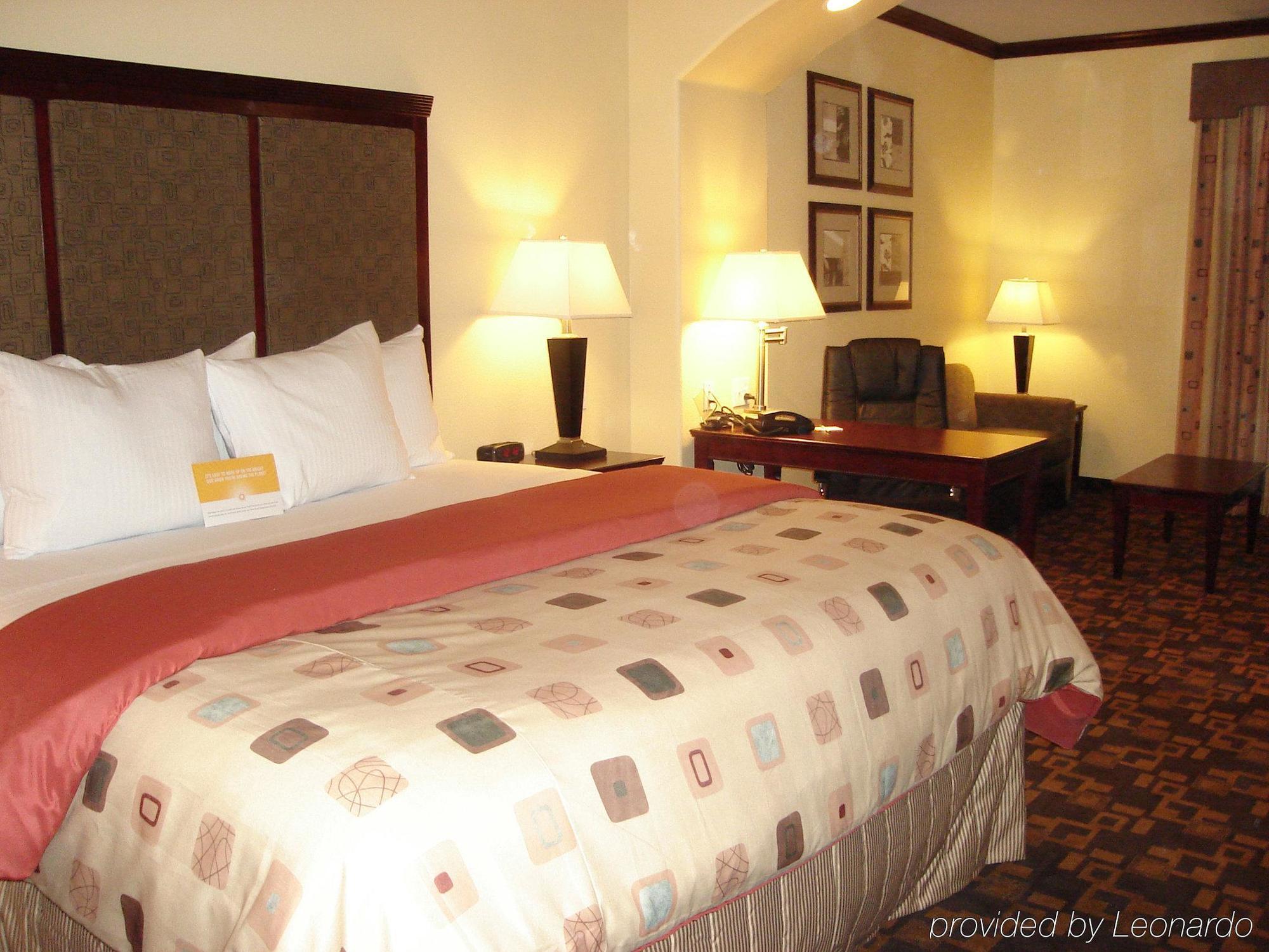 La Quinta By Wyndham Lindale Hotel Екстериор снимка